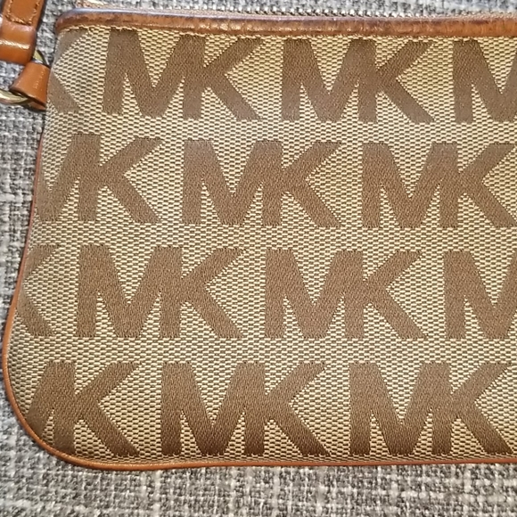 Michael Kors Wristlet Wallet - Picture 15 of 16